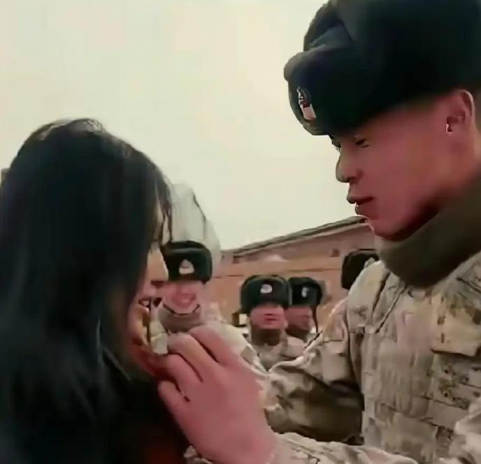 2026年，贵州毕节，一名军嫂刘梅，瞒着丈夫，跨越4500公里，一个人坐两天两夜