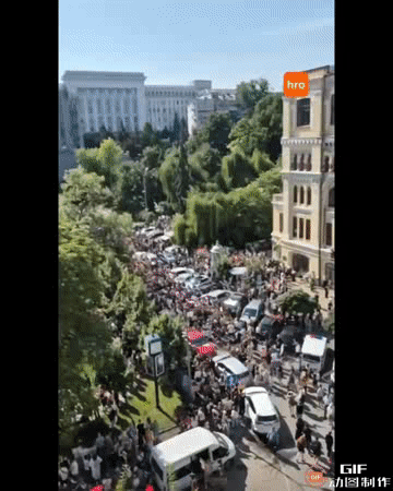 乌克兰各地爆发大规模抗议，包括基辅、哈尔科夫、利沃夫、苏梅、切尔卡瑟和第聂伯罗，