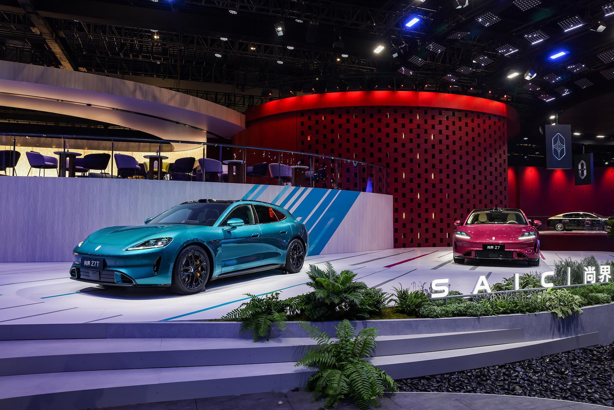 鸿蒙智行携AITO问界、LUXEED智界、STELATO享界、MAEXTRO尊界