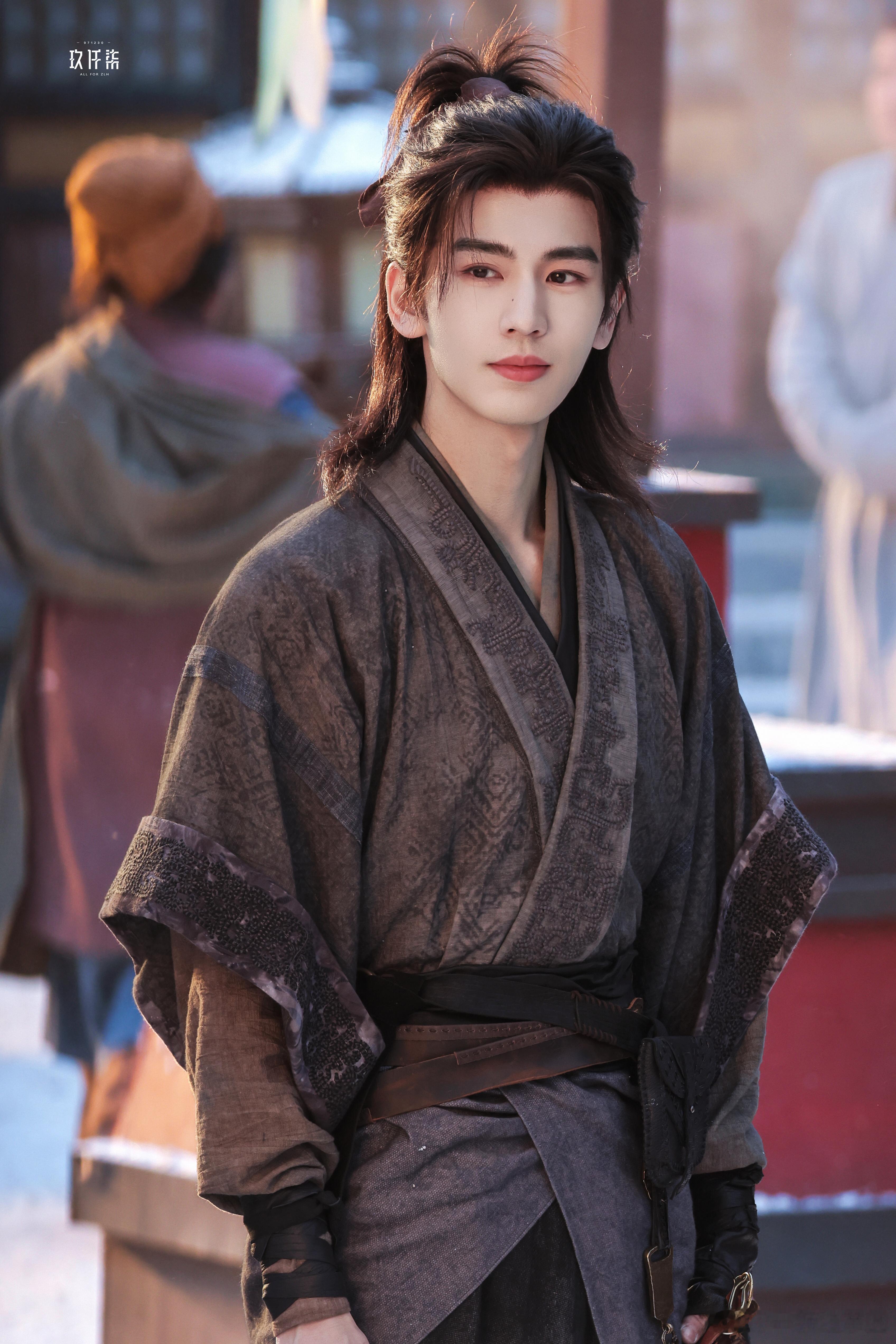 没有人能从这张图上移开眼睛！！！张凌赫 萧厉太太太太漂亮了！！！ 