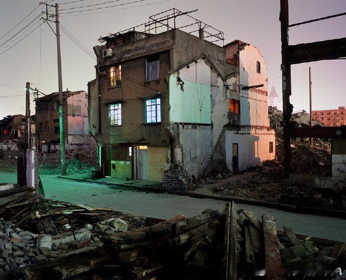 上海生活 上海，新与旧｜摄影师Greg Girard ​ via: 宁小浪 ​​
