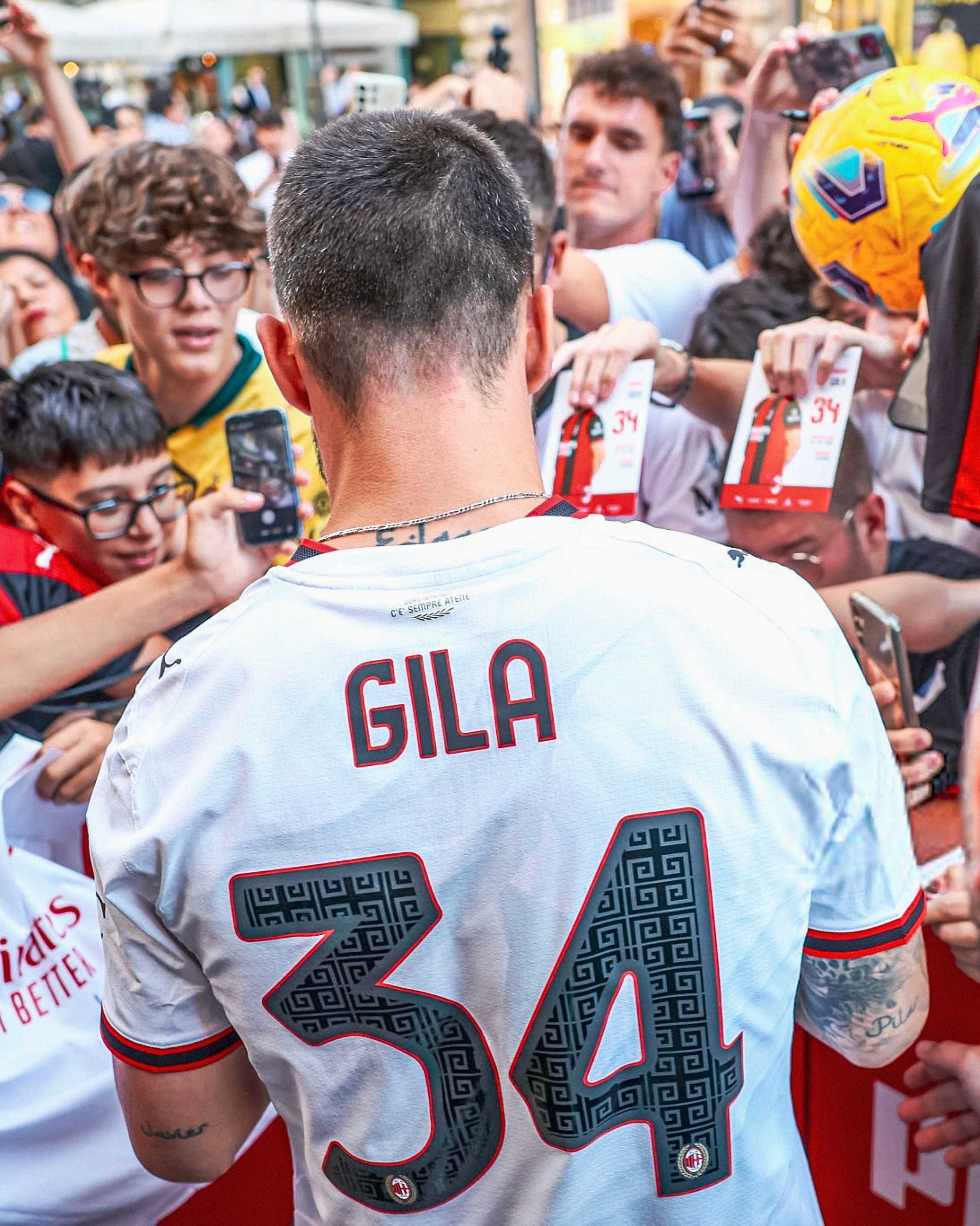 【细节满满🔍】 🔴⚫️ 近距离欣赏2026-27赛季米兰客场球衣这个印号真的