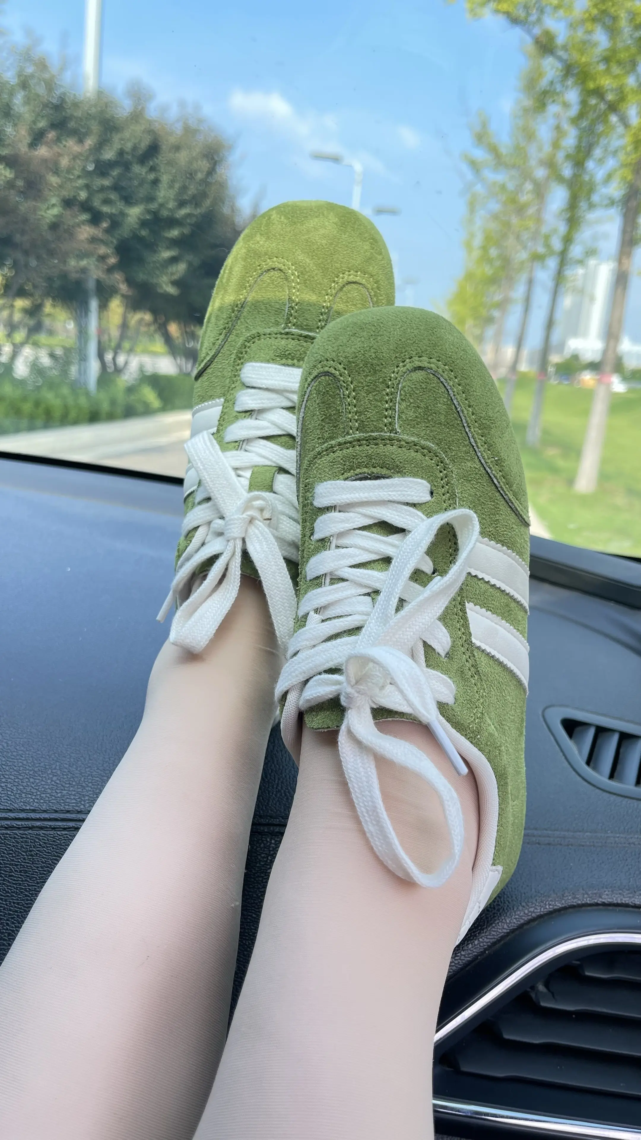 这个绿色德训鞋真的很好穿，穿上很舒服