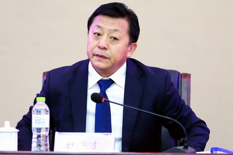 足坛反腐专题片揭露了很多内幕！今天选择两个最让人咋舌的案例分享一下！
1. 杜兆