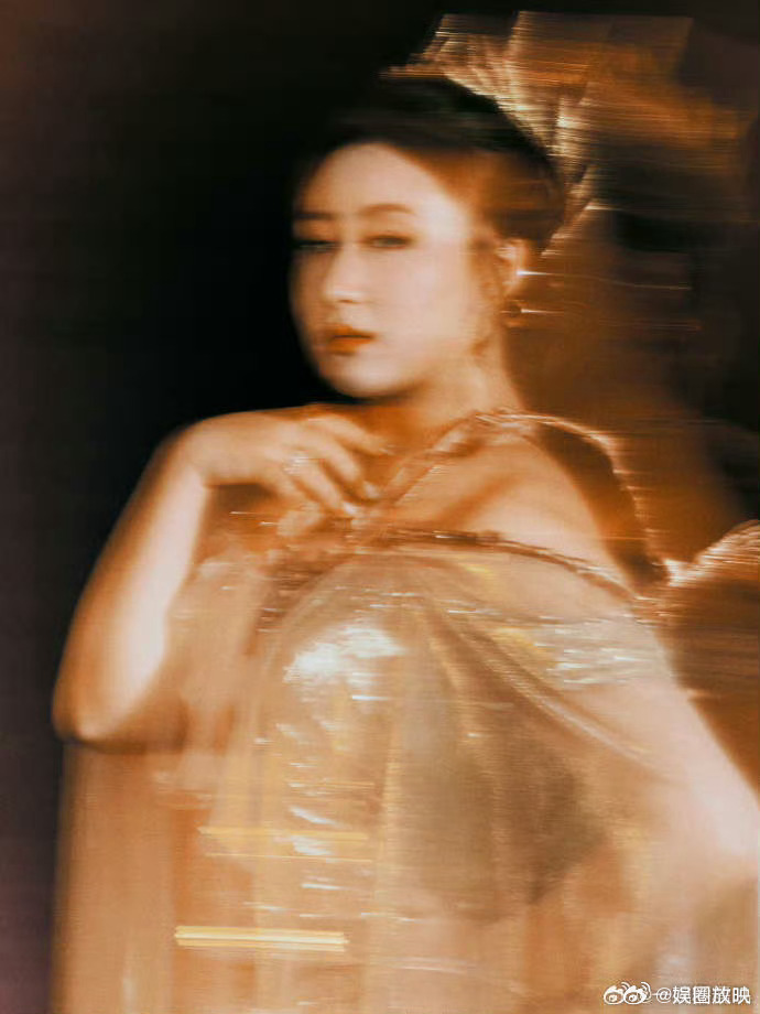 原来锤娜丽莎叫嵇嘉禾锤娜丽莎本名嵇嘉禾 从搞笑出圈的锤娜丽莎，到以本名官宣作品的