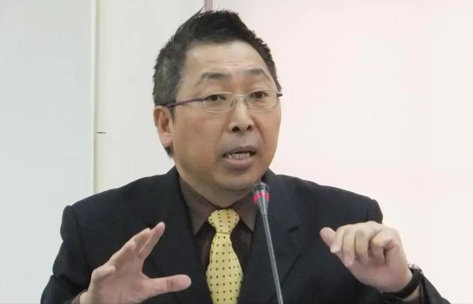 近日，台湾名嘴唐湘龙发出灵魂拷问:郑丽文即将访问大陆，我想问问那些口口声声喊着要