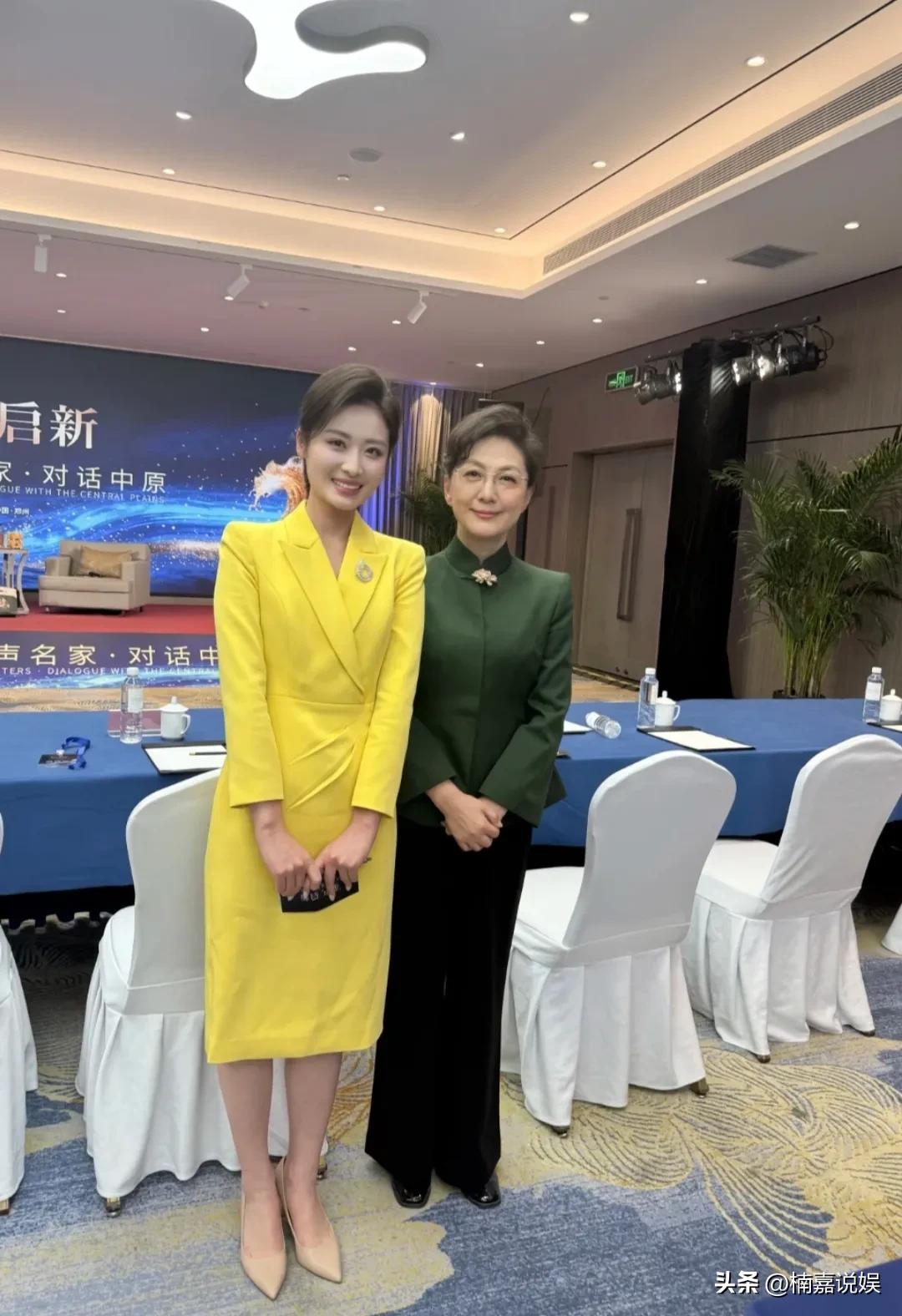 央视主持人海霞老师不愧为“央视门面”，不论是气质还是颜值，都超级棒的！
她出席活