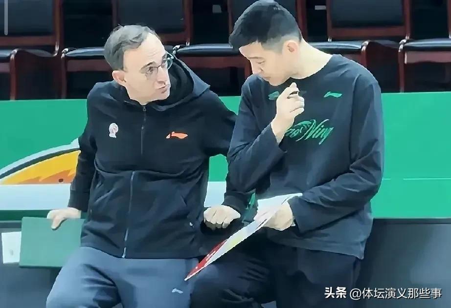很多球迷戏言杨鸣只适合执教高端局？但其实何为高端局？如果手中球员各个实力雄厚的话