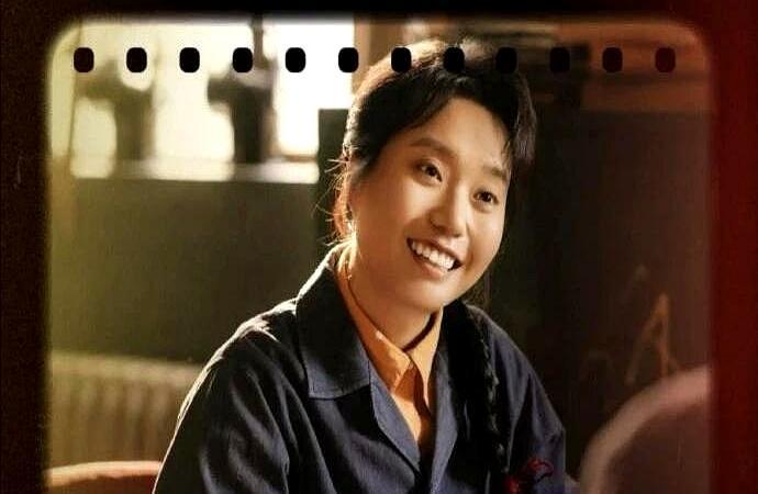 李雪琴演东北女工倒追师傅 冒充家长开家长会当场露馅
 
她拎着肉菜就往师傅家钻 