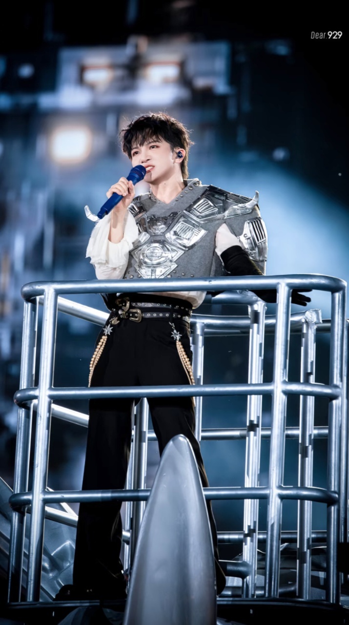 周深彩排完全是演唱会水准谁能想到只是彩排就直接拉满演唱会质感！周深彩排状态在线，