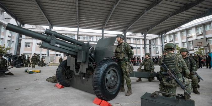 台当局砸1万亿买装备，闭门会吵翻天，真能买来“安全”？

日前，台内部搞了个闭门