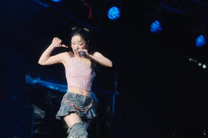 万妮达在福州说底气来自专业实力 看万妮达的舞台再听她的发言，就能明白什么叫真正的