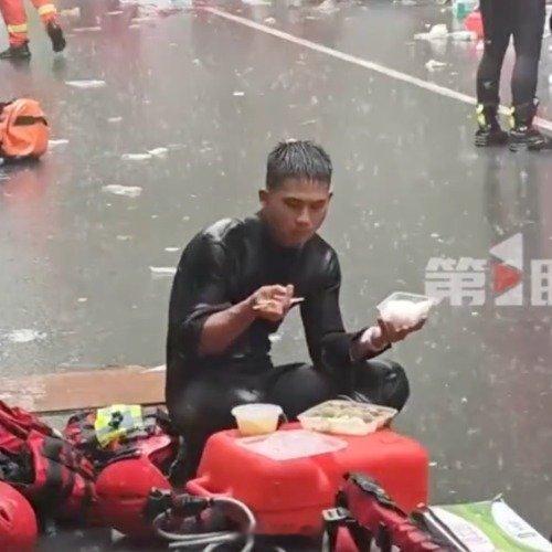 广西抗洪抢险这一幕幕让人泪目平凡中的不凡 西安·华严寺