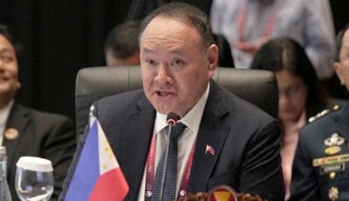 菲律宾警告中国：“如果中国还在黄岩岛附近驻扎解放军的话，菲律宾就会联合周边的国家