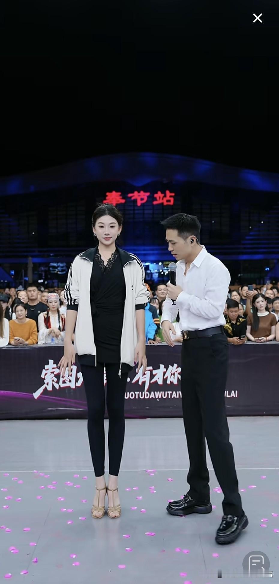 索图移情别恋了！索图伯乐又新发现了一匹千里马，一歌迟迟未登上舞台，我退出了。
