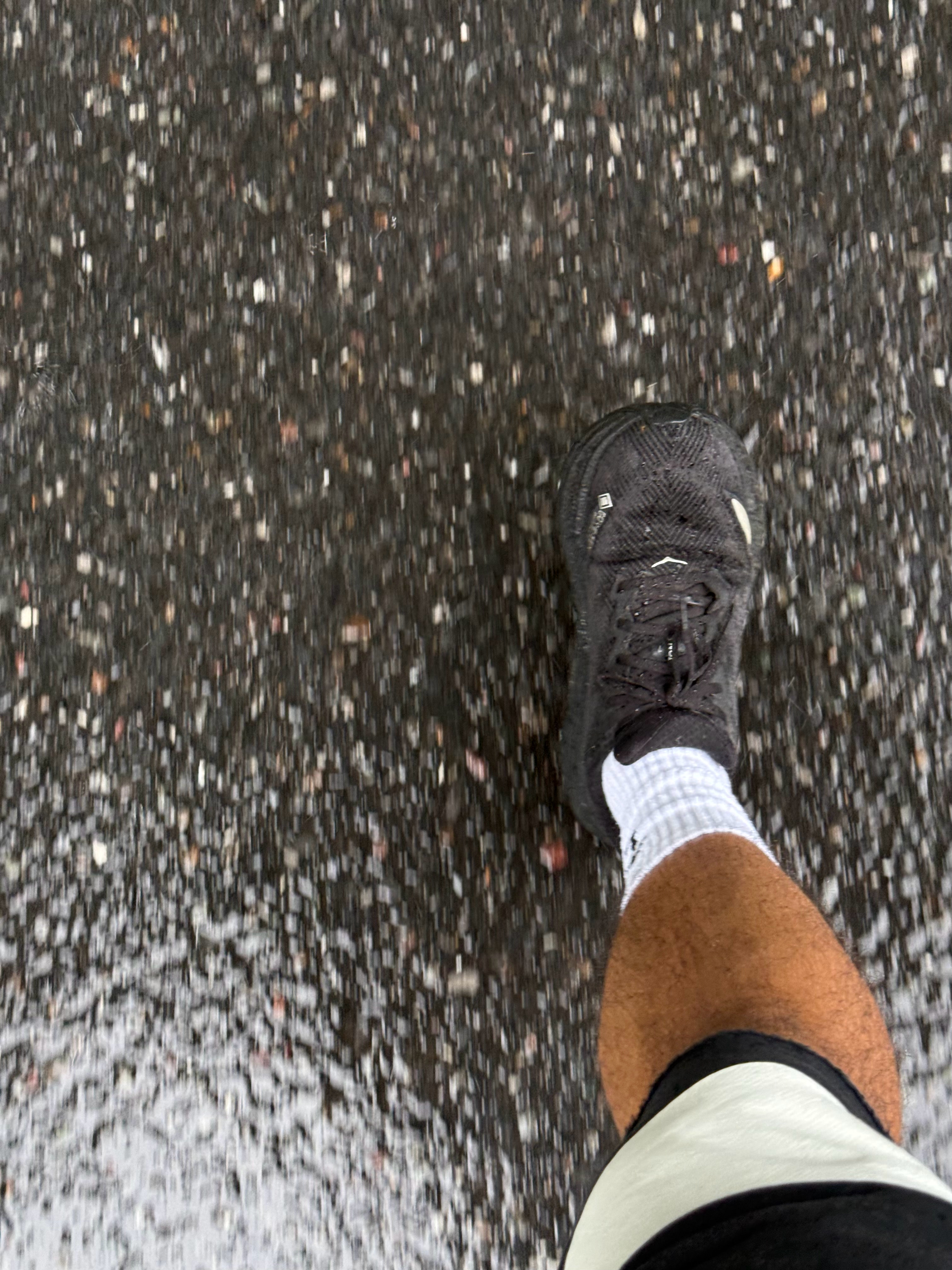 昨晚疑似夹胸夹太狠，躺床上的时候翻个身胸抽筋了，非常离奇[允悲] 今天拉背平衡一