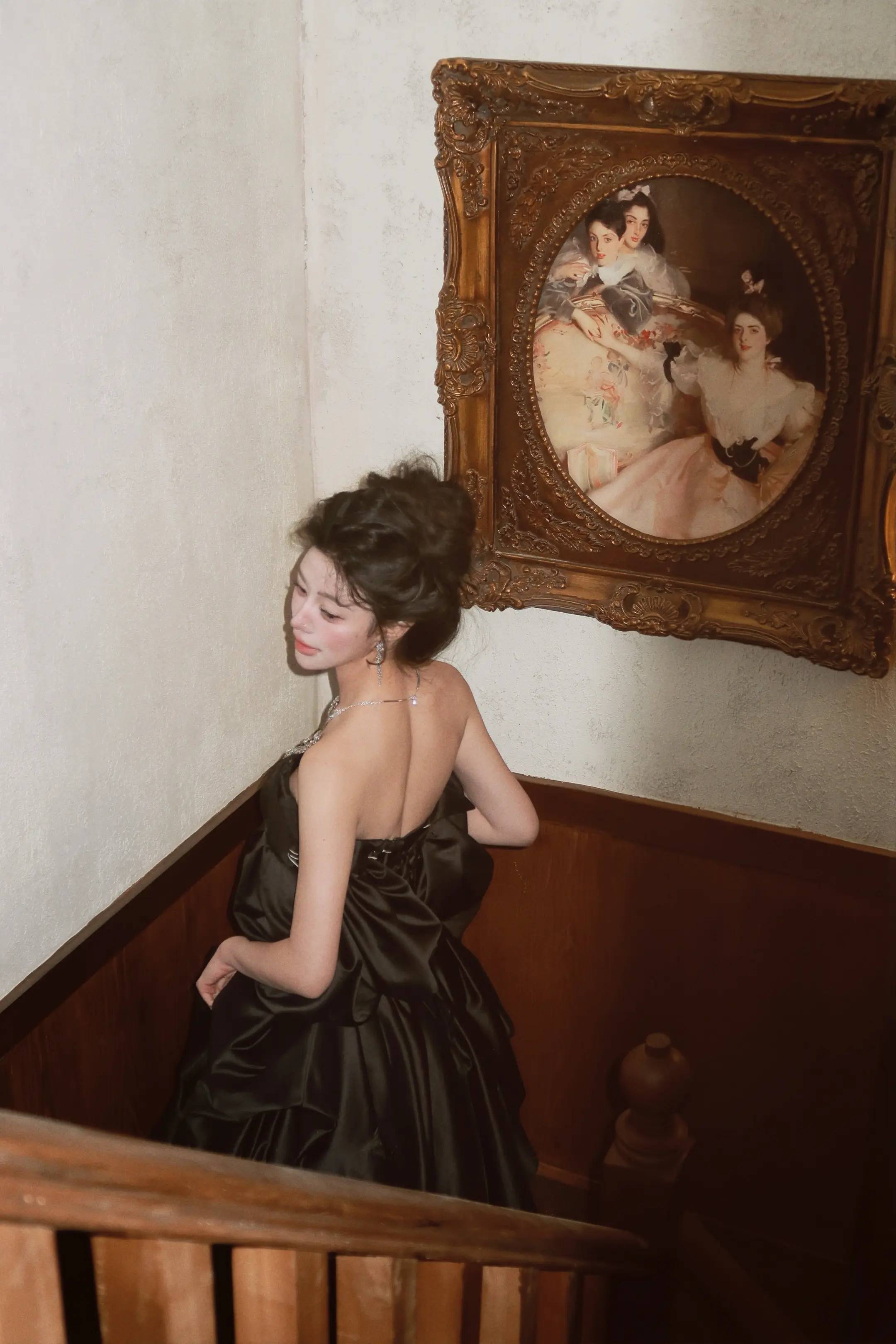 一起跳一支圆圈舞。