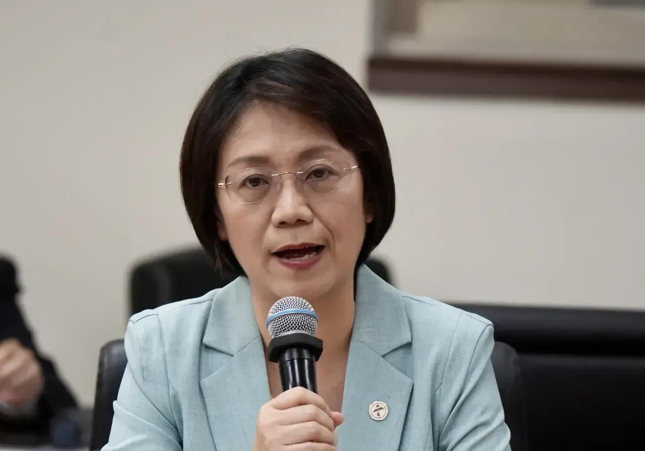 国民党要打败民进党的大罢免，就只有一条路了，大胆站出来揭发民进党搞大罢免就是要大