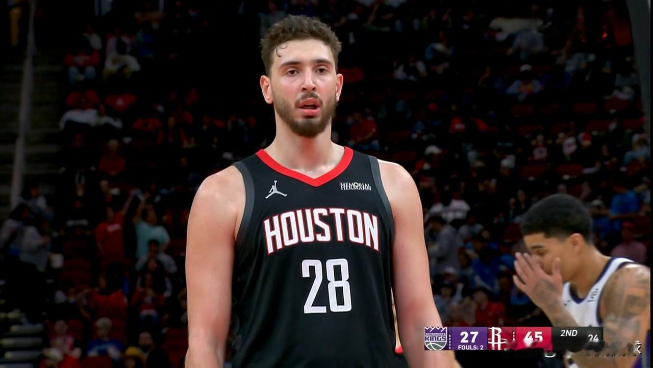 火箭超级中锋申京真是得吃得喝、为所欲为！在今天火箭主场迎战国王的比赛中，目前两队