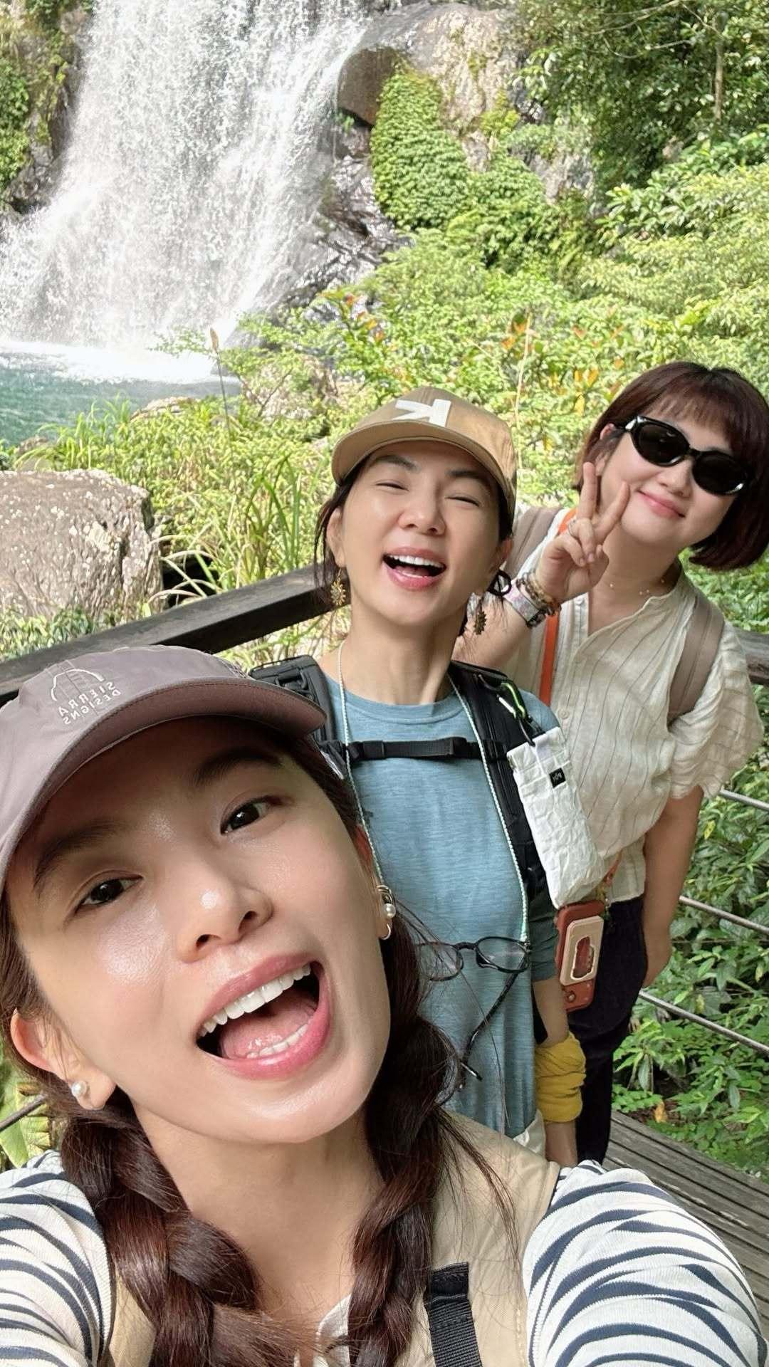 S.H.E惊喜合体！Hebe田馥甄、Ella陈嘉桦、Selina任家萱三人同框登