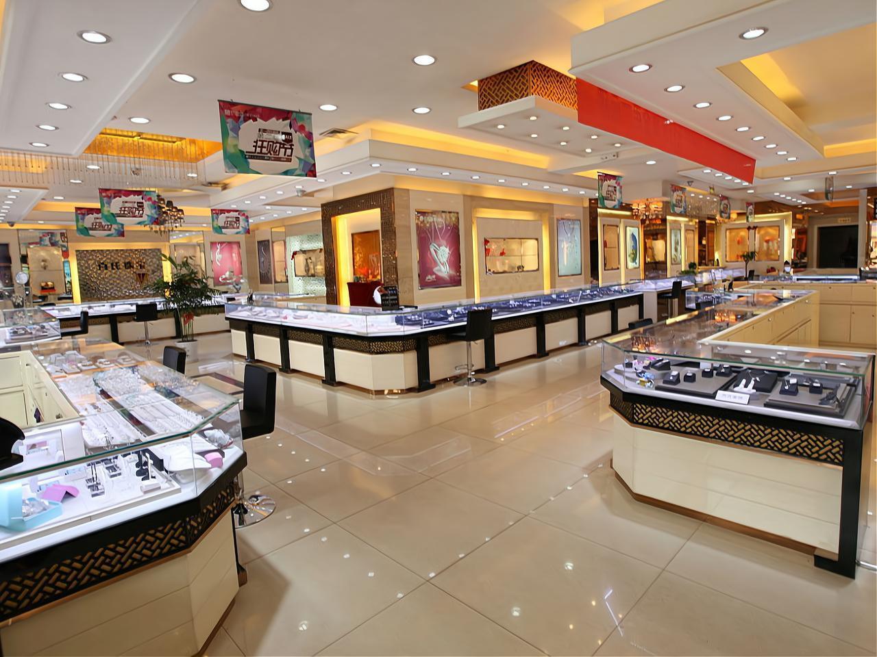 黄金是硬货，周期性通货膨胀、或暴跌是正常现象，也就是说，黄金价格有起有落，有赚有