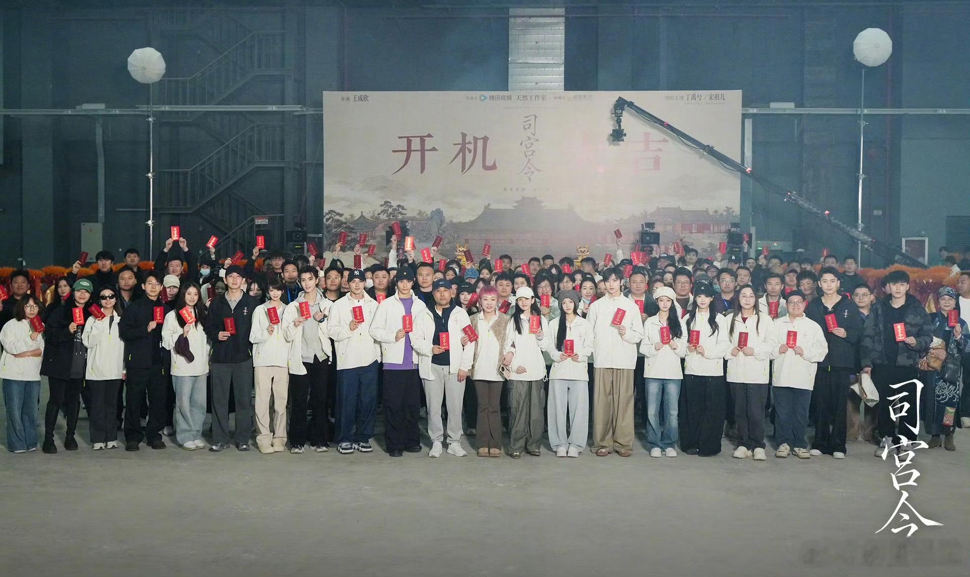 高寒司宫令改名高鹤元高鹤元（高寒）亮相《司宫令》开机仪式，改名引发关注。他对角色