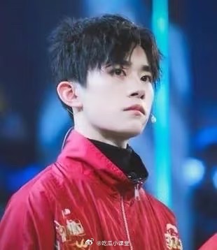 没认出这是易烊千玺当观众还在怪物脸上找易烊千玺的时候，他早就让角色把自己“吞”了