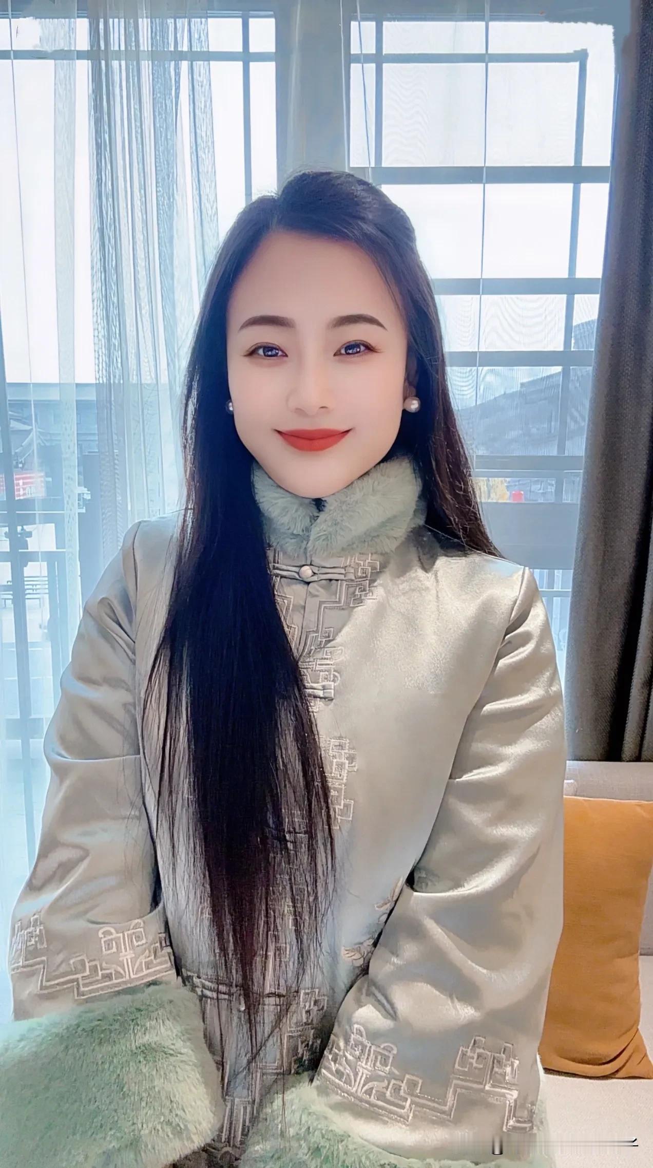 昨天是冬至，穿起带点节日喜庆氛围的冬装；你好，对面的友友记得吃饺子哦！