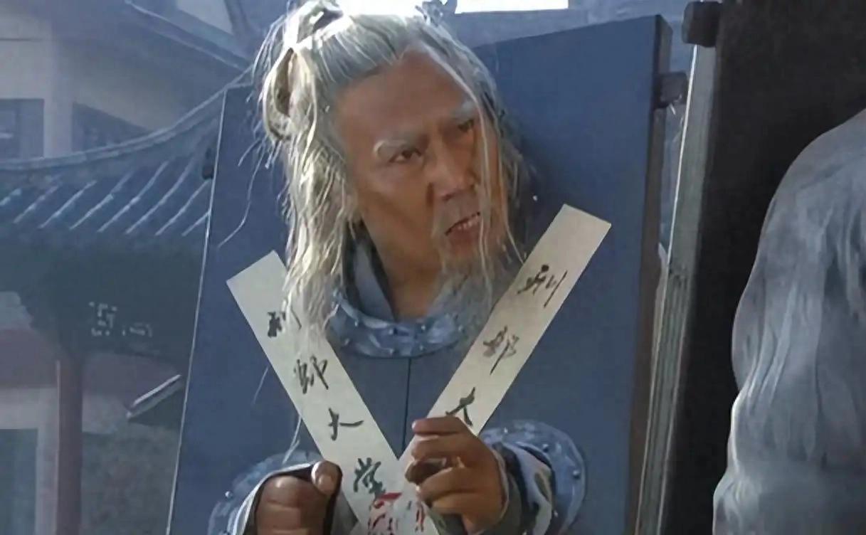 1390年，76岁的李善长娶了第8房小妾，新娘比他小了58岁。朱元璋命太监带着贺
