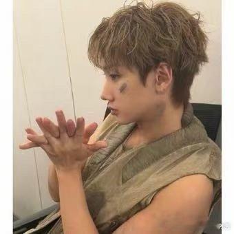 汪苏泷编了小辫子汪苏泷小辫子发型 一眼盯上这个小辫子，花样巧思源源不断，越看越喜