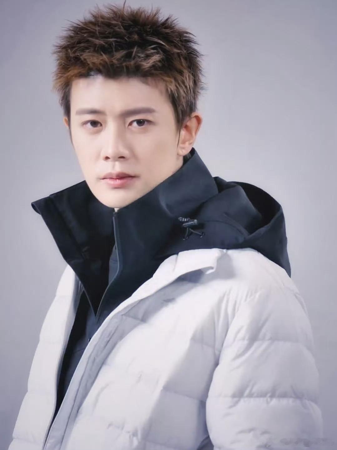 任嘉伦 8纽约的街头精神，世界的热爱印记。PONY 从未停下脚步，正如任嘉伦始终