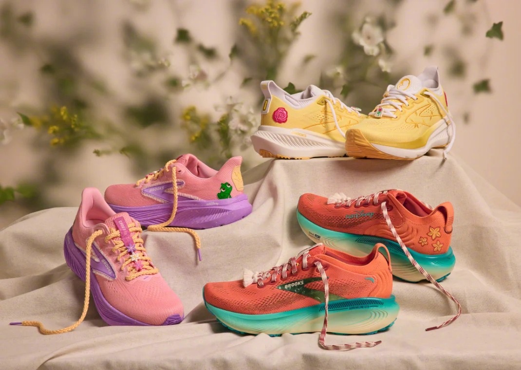 runDisney x BrooksBrooks为「迪士尼半程马拉松」打造的联名