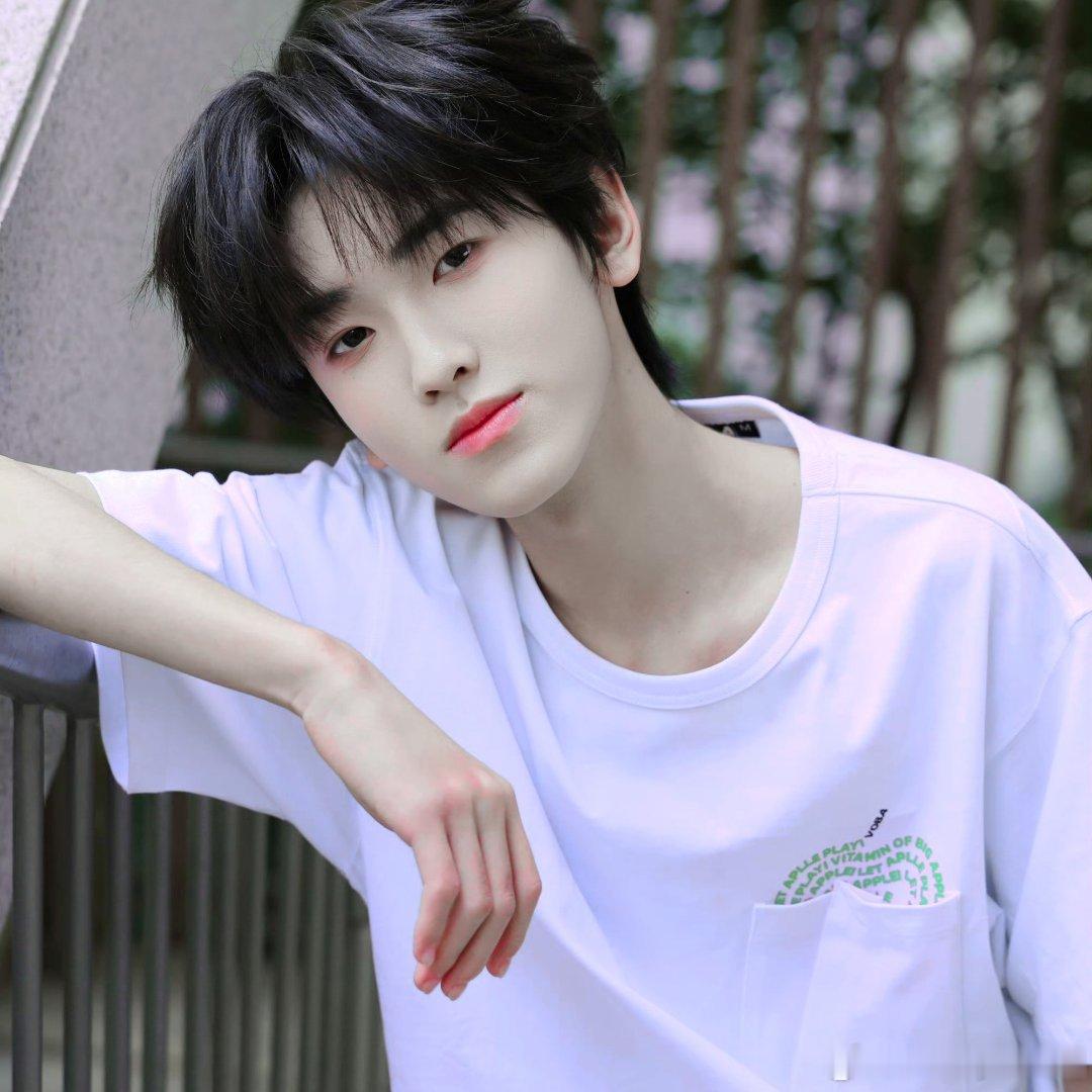 左奇函酷男孩左奇函