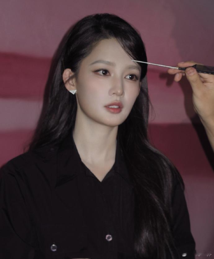 李沁陈昊宇prada活动 李沁真的是太美了呀，看到了prada活动， 完全感受到