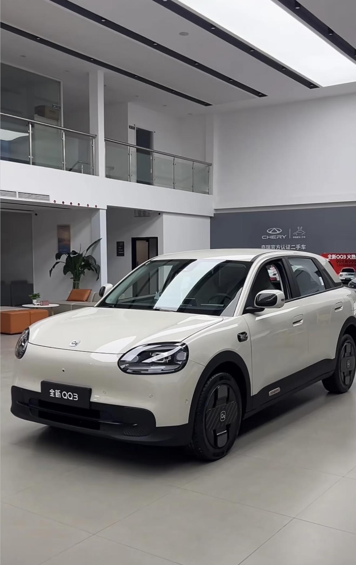 最近想入手一台通勤代步小车，我直接拉上爱车的朋友，专程去门店试驾了全新QQ3 E