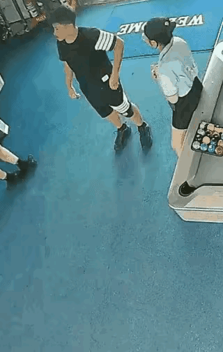 看不懂是吗？
那就看多一遍，
我看了三遍都，
看不懂。