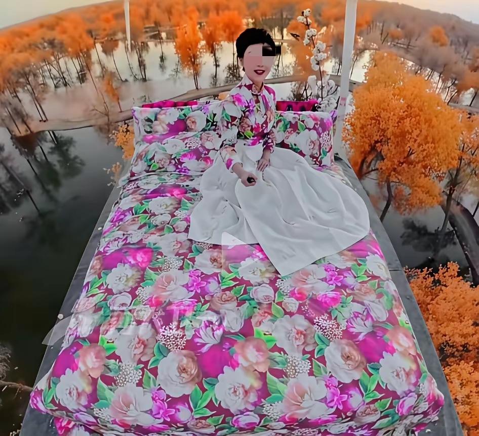 她是被反向pua了，也就是常说的捧杀。不管骑马还是户外宣传，都已多次遇到危险，这