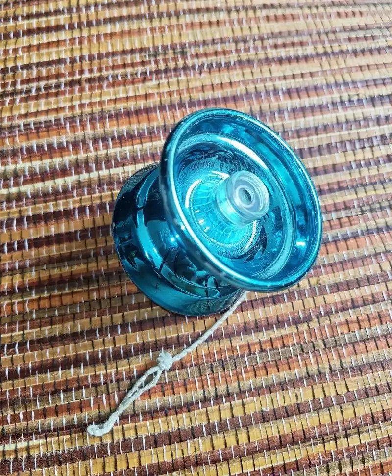 没有智能手机的时代大家的手也没闲着溜溜球有一度风靡全国 