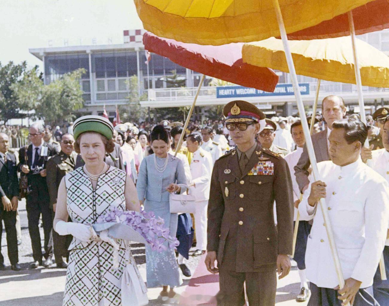 英国王室[超话]  1972年2月15日，伊丽莎白二世女王和爱丁堡公爵菲利普亲王