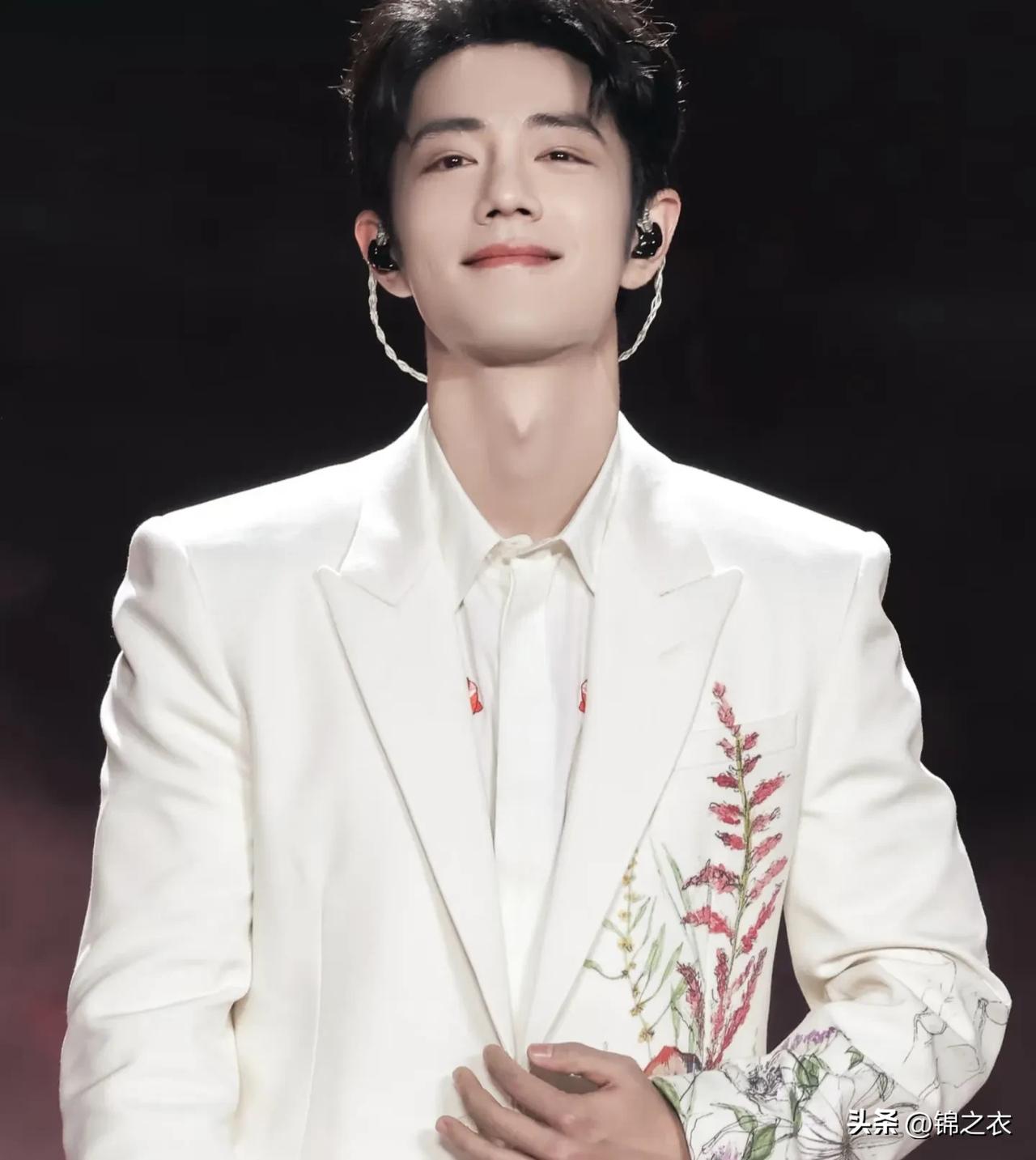 作为一个杂食党（以前主要混韩娱）都很清楚肖战的影响力是独一档的，主要是他之前根基