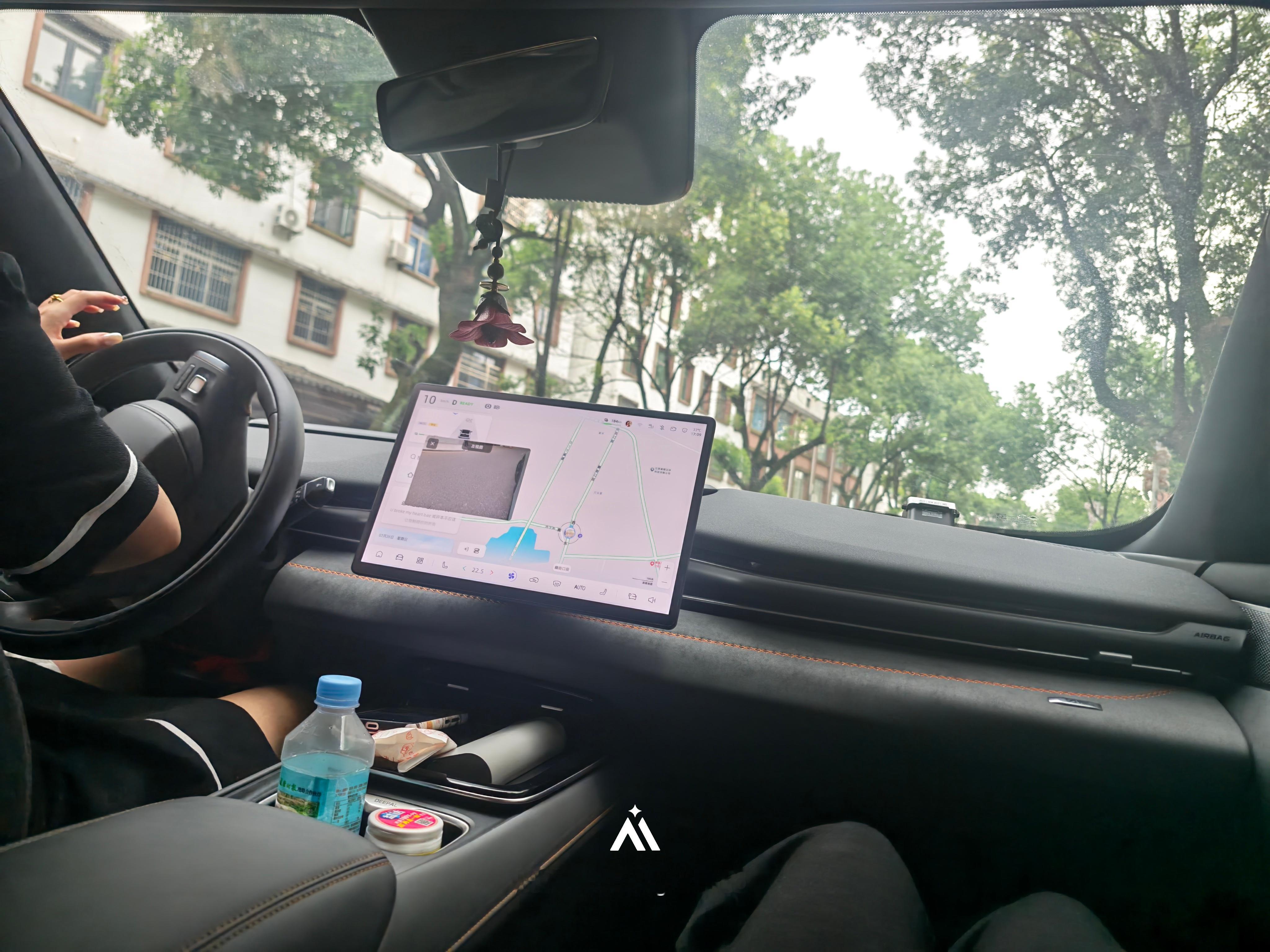 吃完就晕碳闺闺开车 俺开启深蓝S05副驾零重力座椅直接躺平
