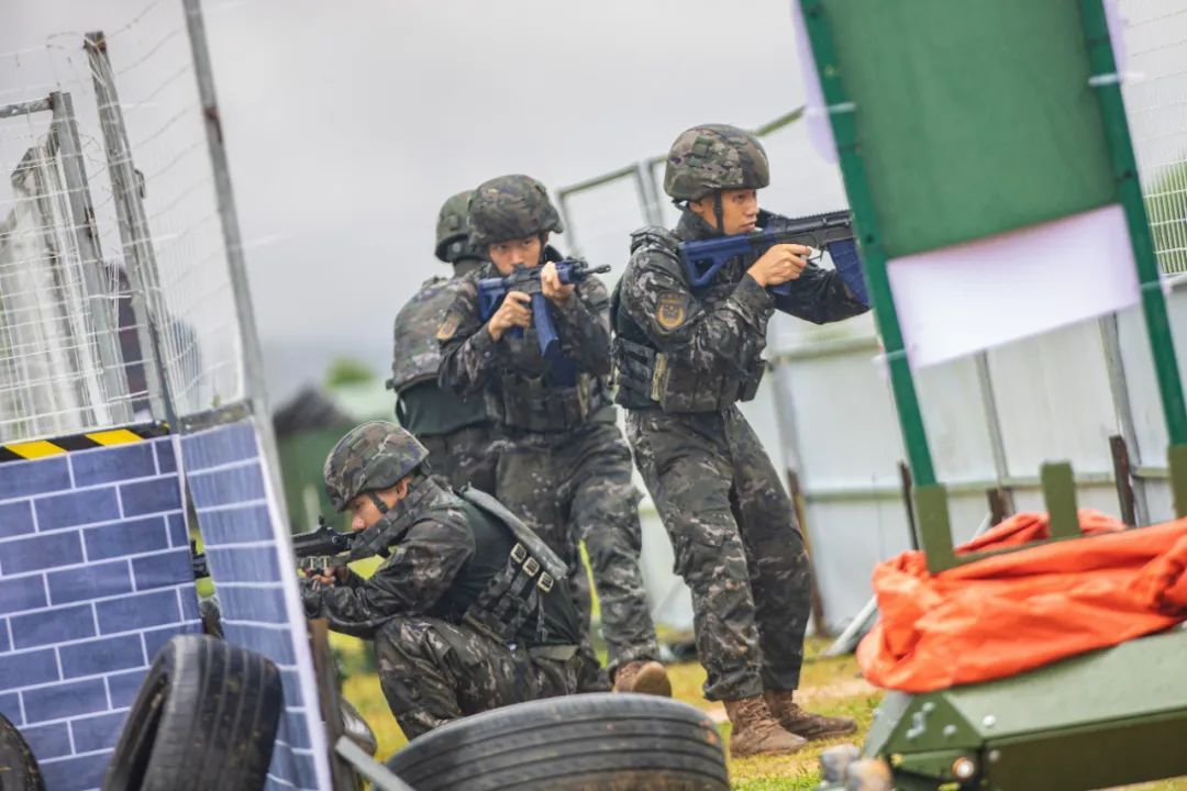武警广西总队群众性练兵比武暨基础训练创纪录竞赛，又见191痛球弹训练枪（广西武警
