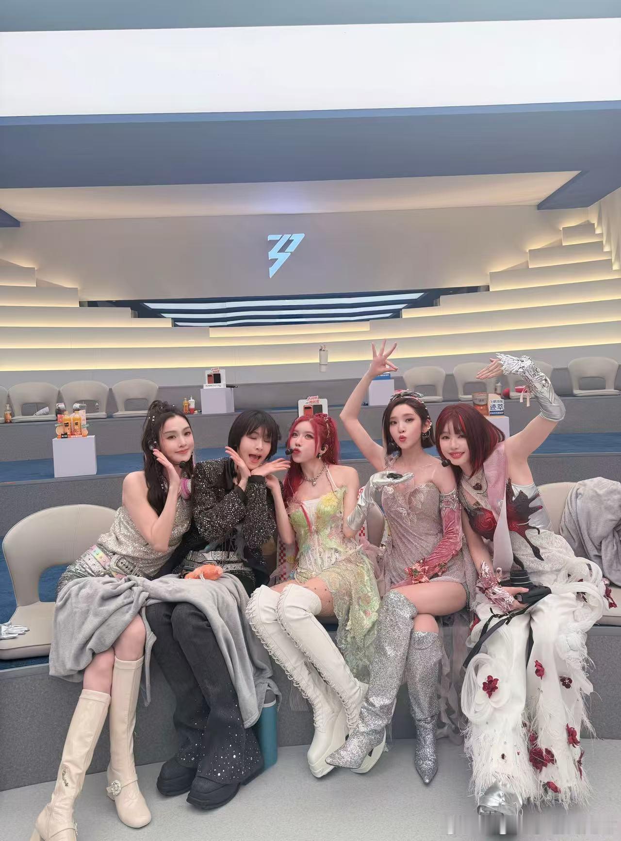 徐梦洁回复庄法 简单一句sister满是亲近感，徐梦洁反复夸奖庄法的中文功底，夸