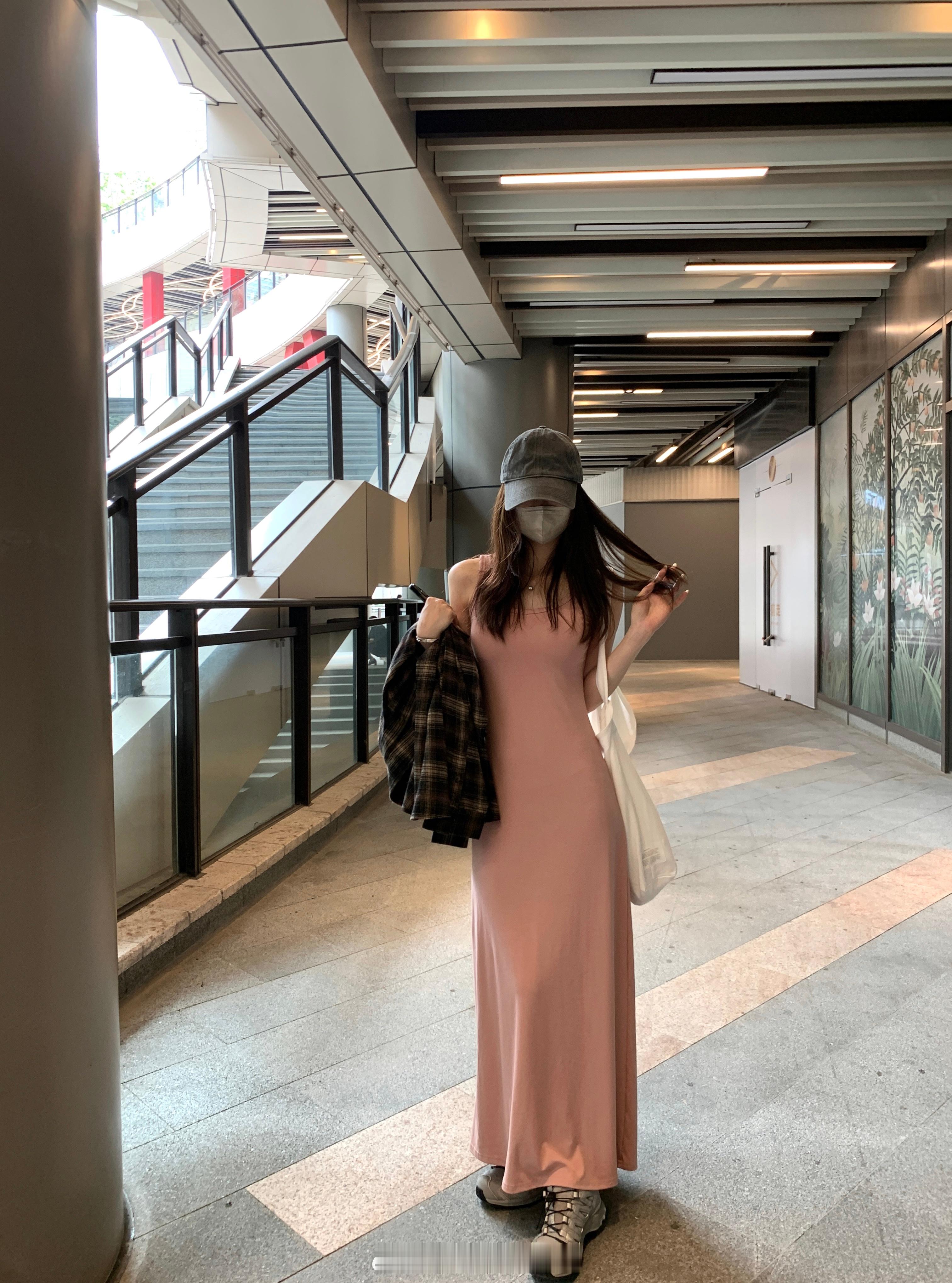 来先发一波烟粉色吧 我也会被这个颜色所吸引这个调调真的太温柔辣很少做粉色的衣服 