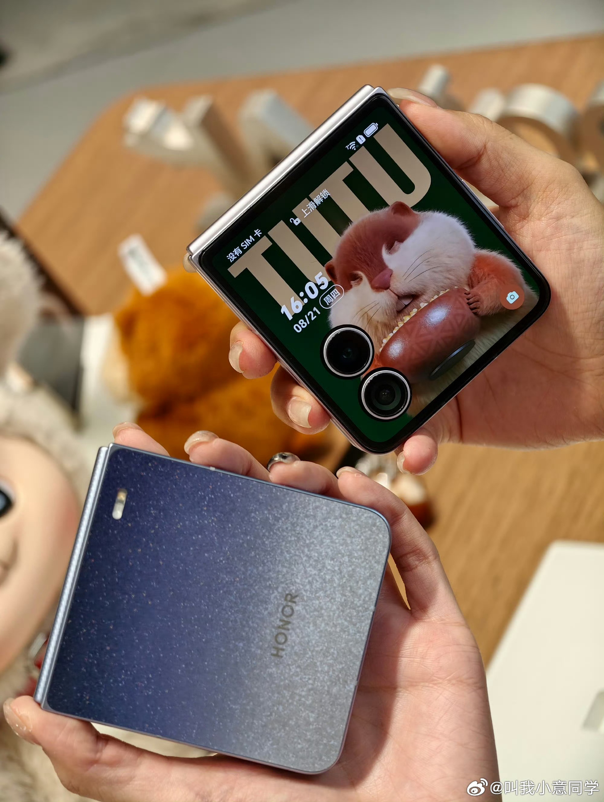 小大阔折叠分别适合什么人 虽然都是折叠但是定位不一样。小折叠便携时尚感更强，女孩
