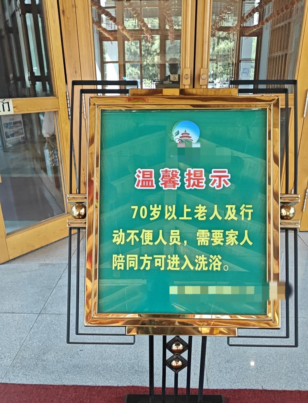吃自助餐，靠的是脑子，不是靠胃。真不是谁吃的量多、搂得多谁就赢了，你得吃得精，吃