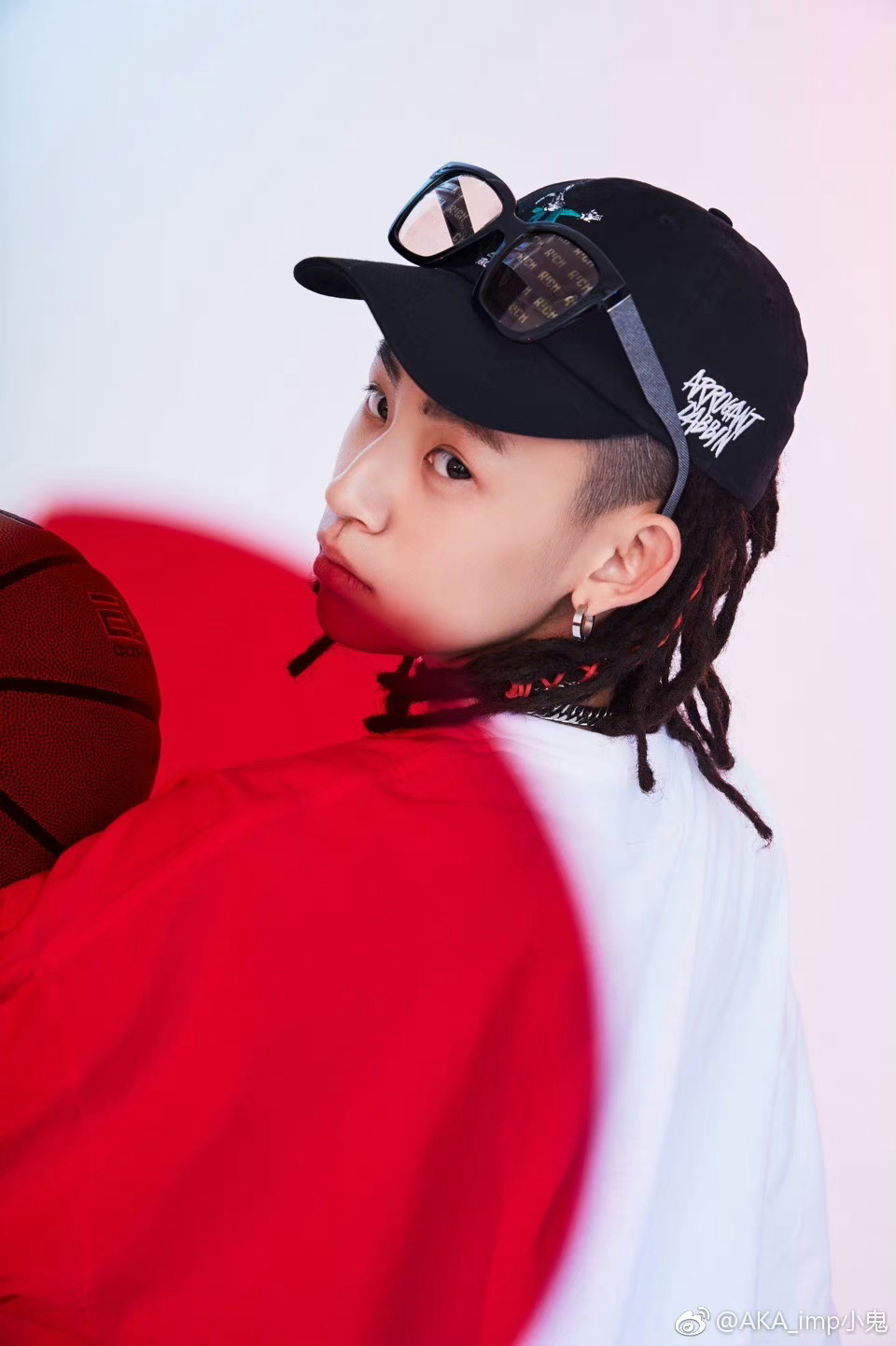 王琳凯做脏辫要六七个小时小鬼直播科普脏辫救命！刷到王琳凯直播才知道，当年的脏辫造