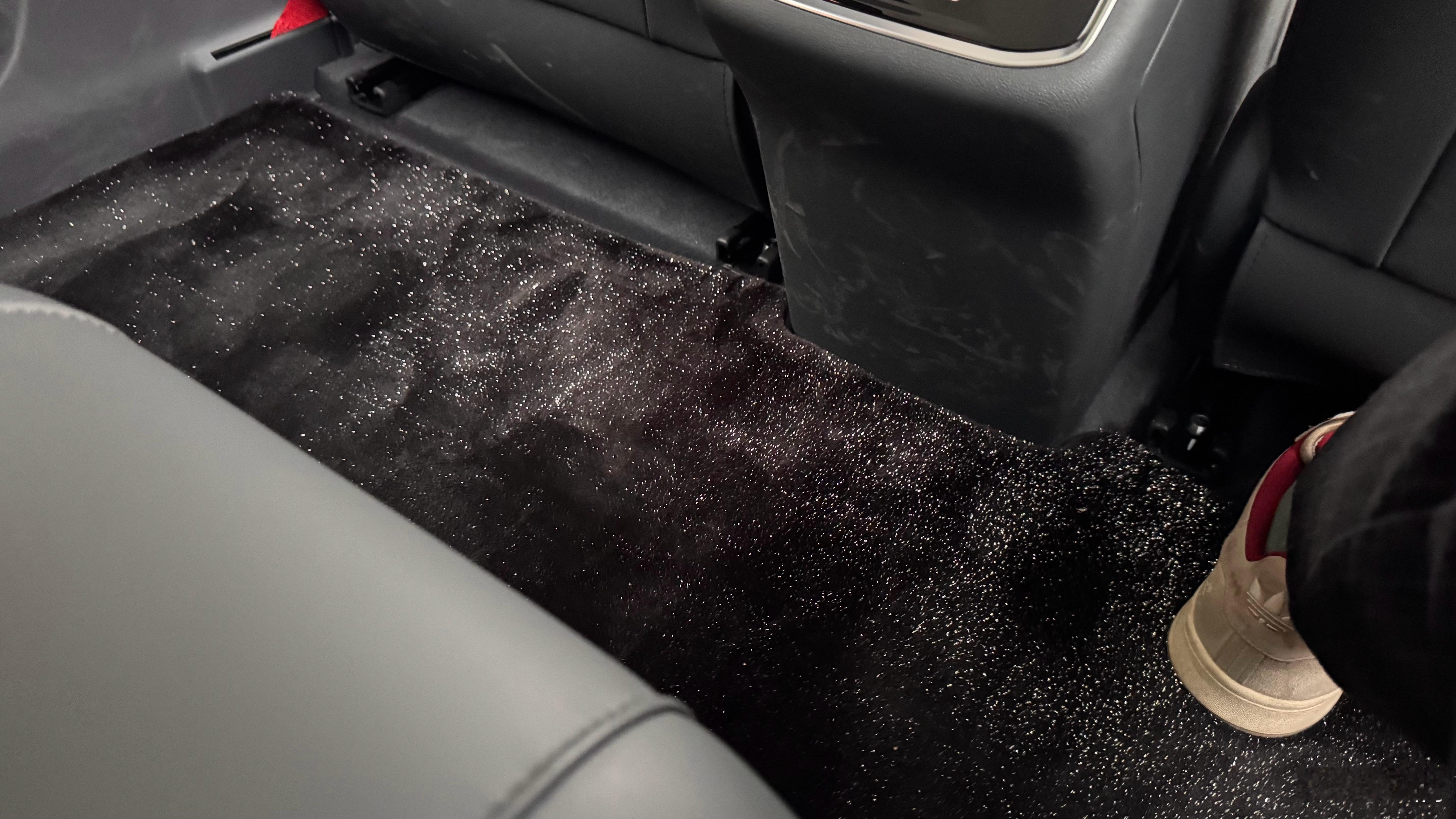 是什么车型能配得上这套Bling、Bling的脚垫🤔 