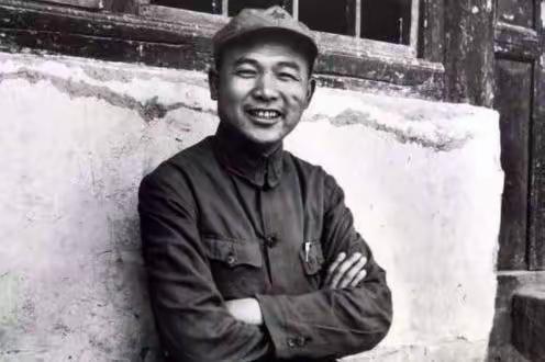 杀敌悍将徐老虎战功赫赫，功成却低调谦卑，这份本心远比战功动人
 
提起徐海东，众