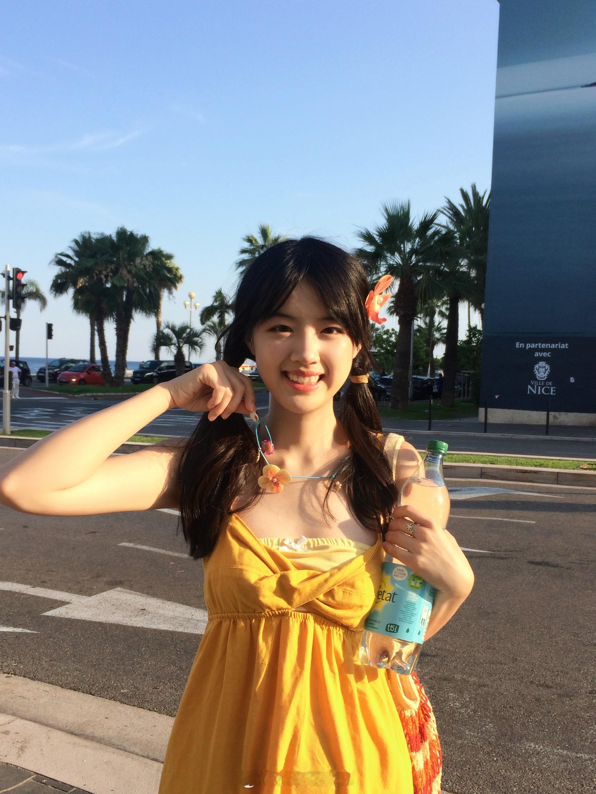 六一看着湘琴蜜月的穿搭搭的一身好适合海边！ ​​​